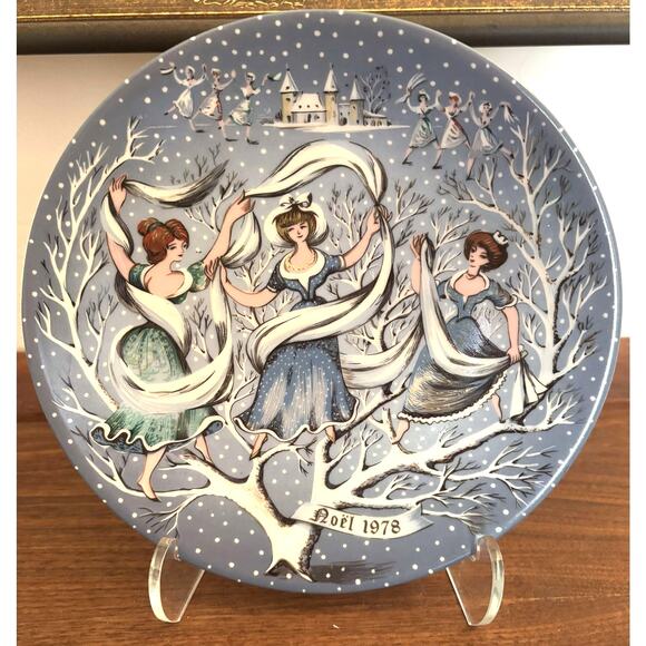 HAVILAND Limoges 12 Days of Christmas Series PLATE #9 Nine Ladies Dancing FRANCE - Picture 1 of 3